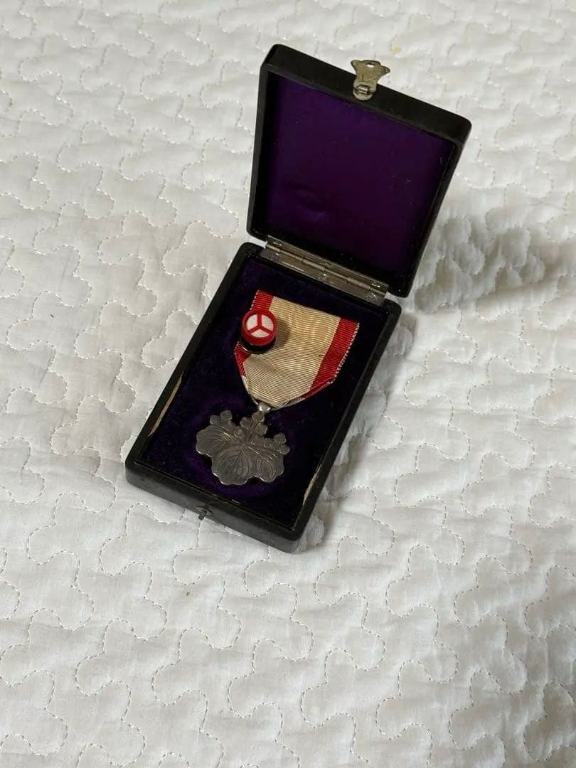 勲八等白色桐葉章 勲章 大日本帝国 旧日本軍 顕彰 瑞宝章 旭日章 軍人