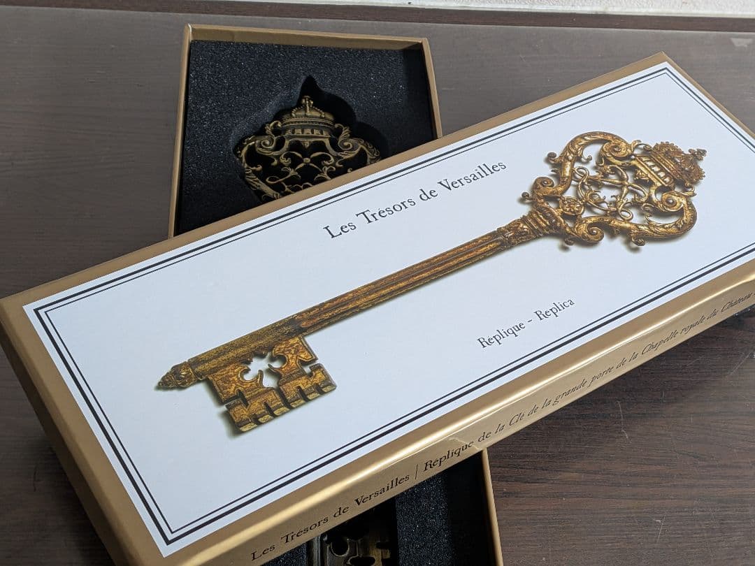 新品ベルサイユ宮殿の王室礼拝堂の鍵レプリカ　箱　ペーパーウエイト　美術館グッズ
