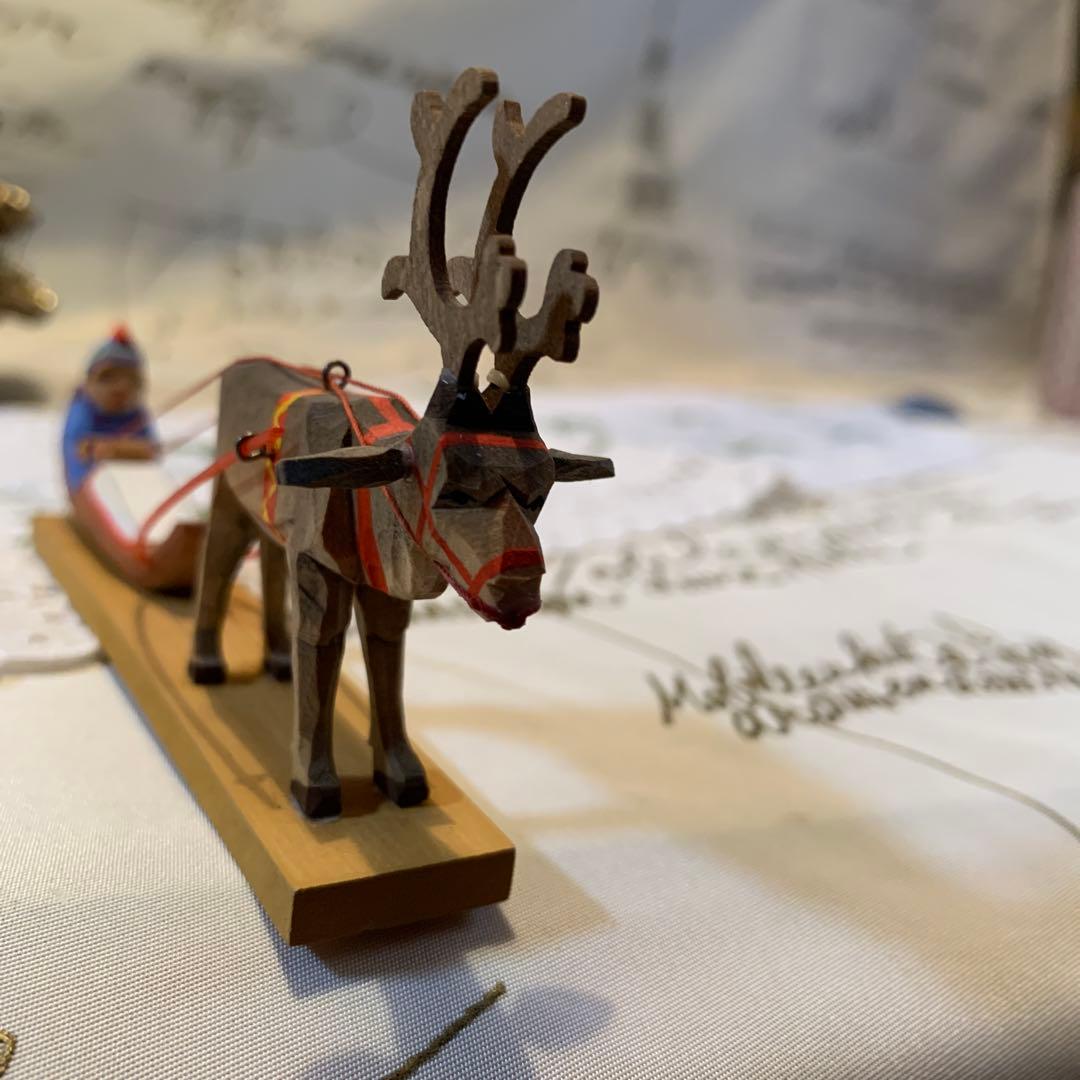 ドイツ製　木製人形　エルツ地方　ヘルビック工房のソリを引く男の子色合いが可愛い！