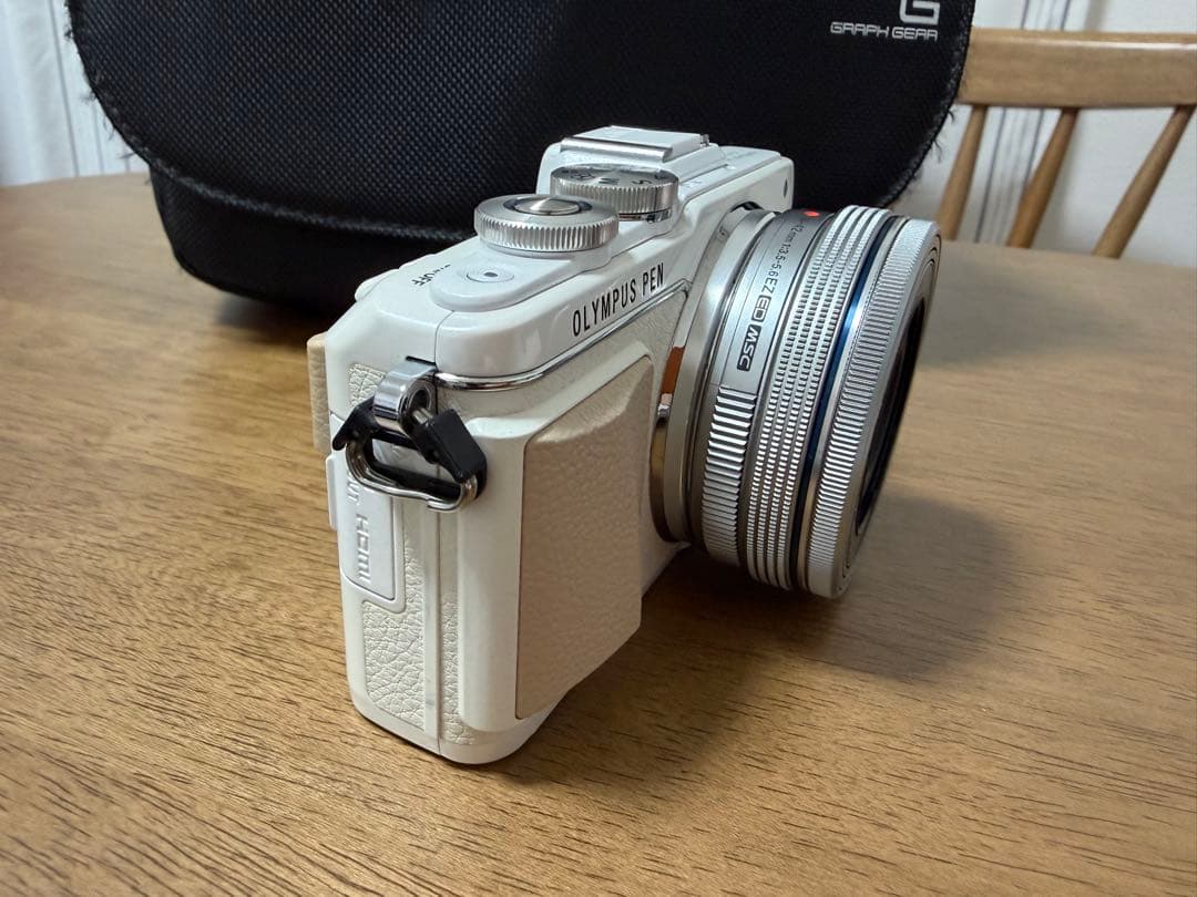 OLYMPUS PEN Lite E-PL7 【ショット数1982回】美品 白
