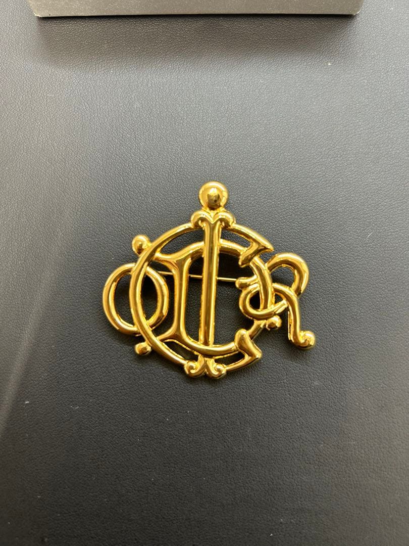 Christian Dior ゴールドブローチ 箱付き おまけロゴブローチ付き