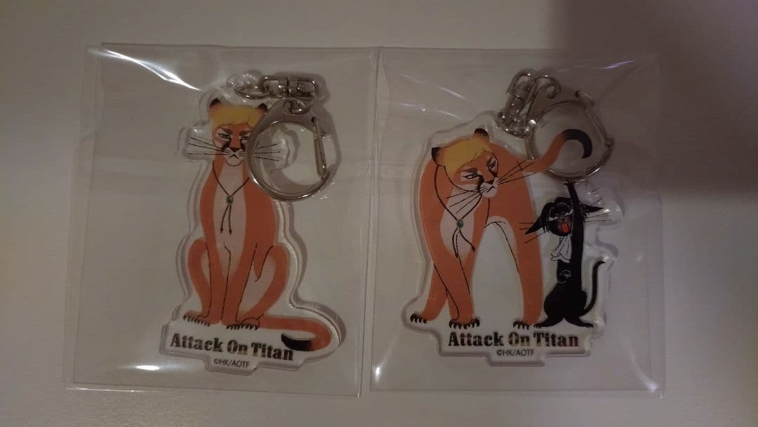 【進撃の巨人】黒ねこ意匠　アクリルキーホルダー②
