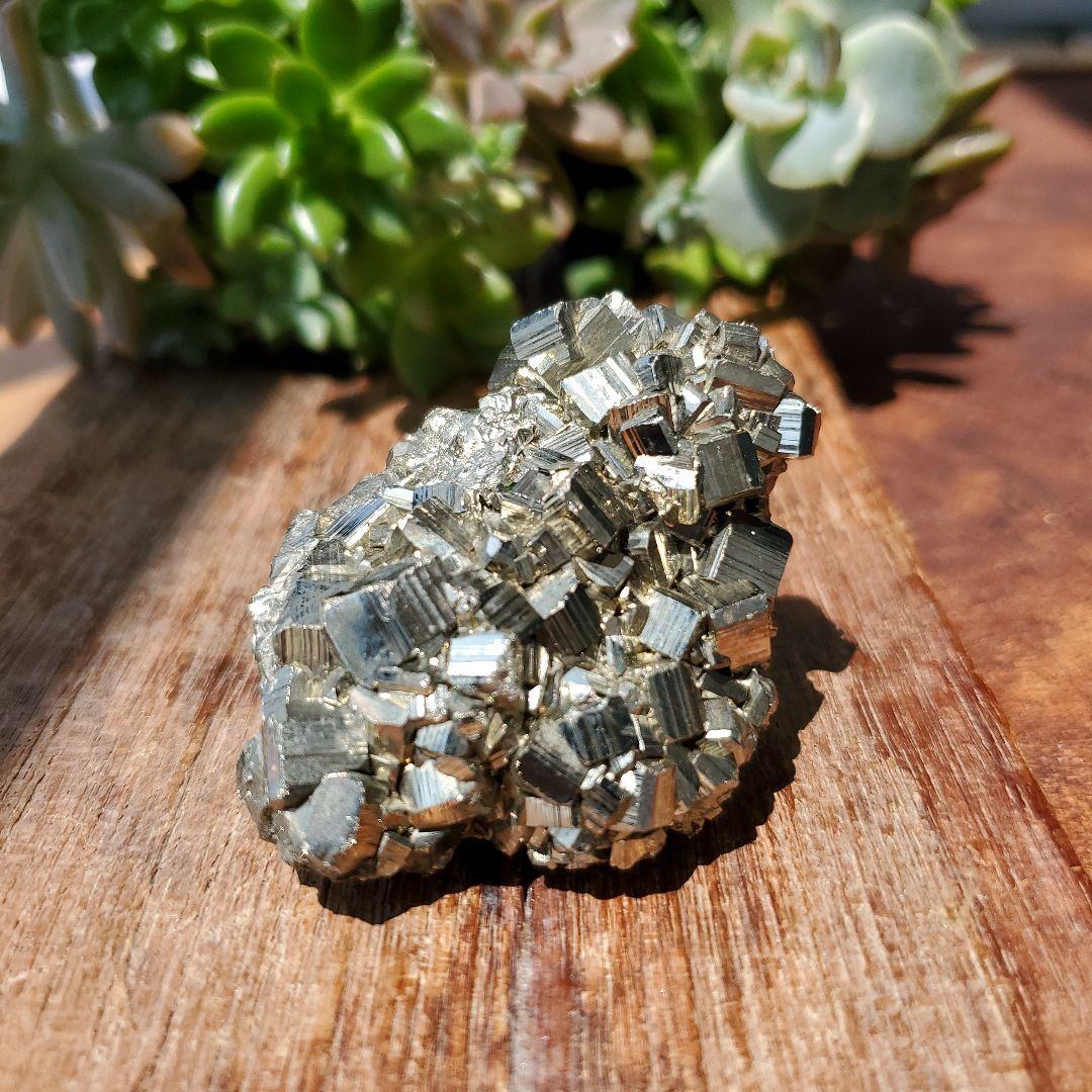 パイライト原石　大きめ　結晶7　ペルー産　鉱物標本（黄鉄鉱）