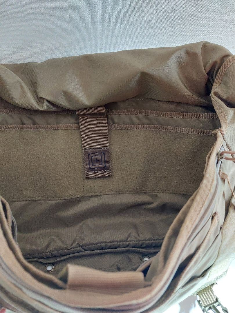 5.11 カーキ バッグ