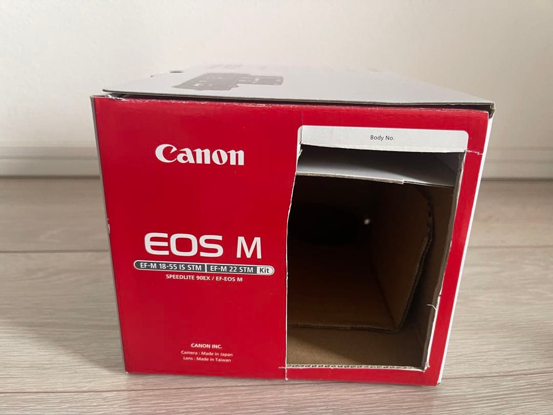 Canon EOS M ミラーレス一眼カメラ　ズームレンズ付き【ジャンク品】