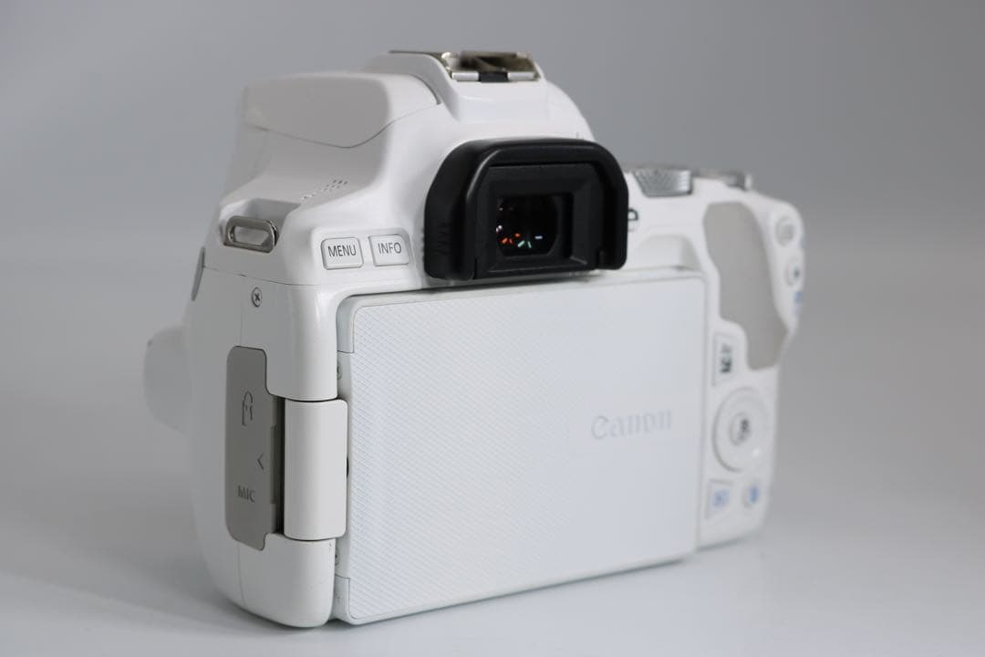 美品 【Canon EOS Kiss X10 ダブルレンズセット】 安心保証あり