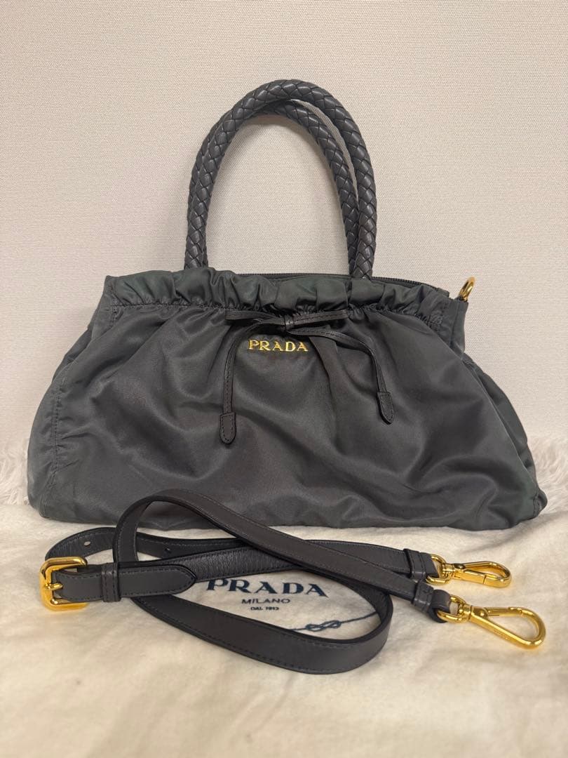 PRADAナイロン ショルダーバッグ グレー
