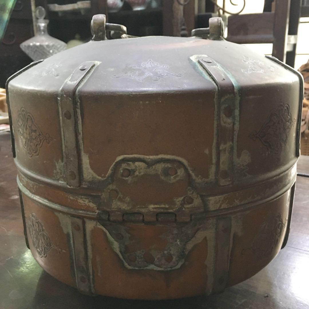 アンティークの銅製金庫