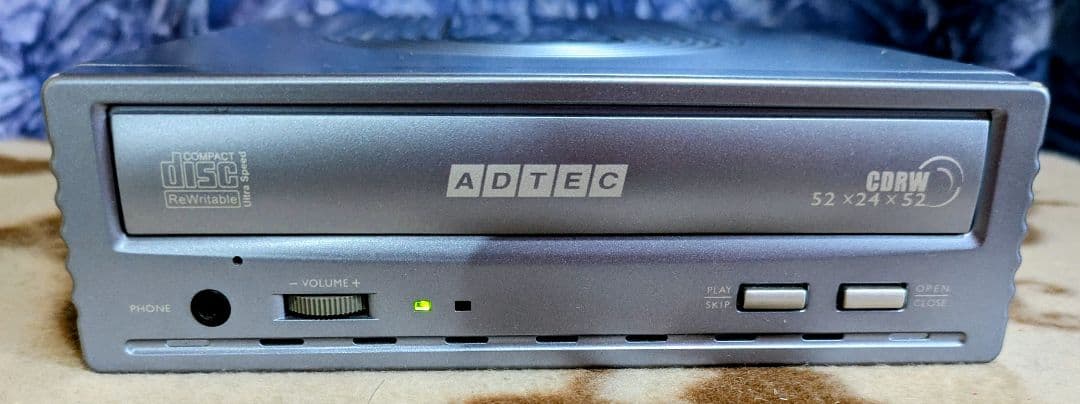 ADTEC 52倍速CD−R/RWドライブAD−RW5224EU2　レトロ