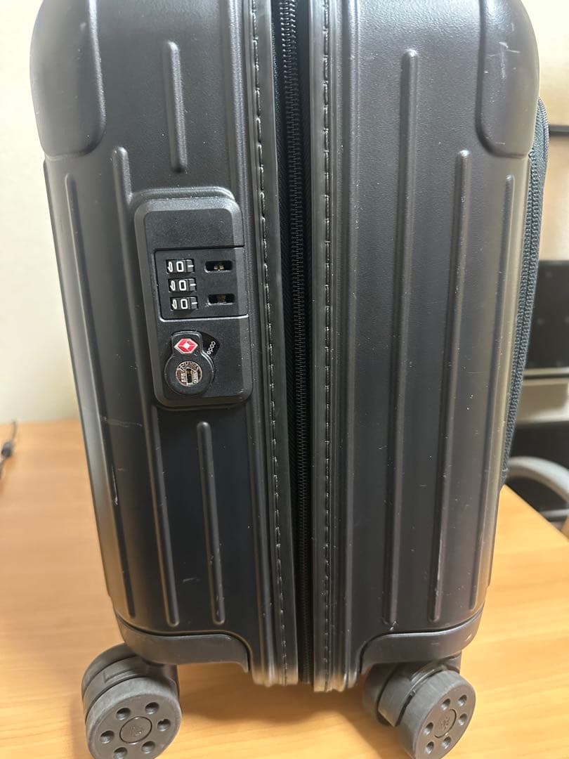 （makoto）リモワ Essential Sleeve コンパクト