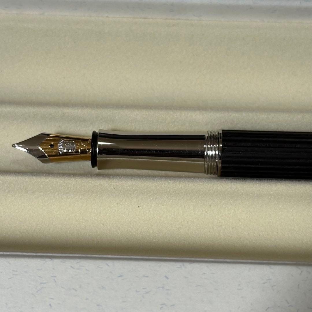 Graf von Faber-Castell グラナディラM