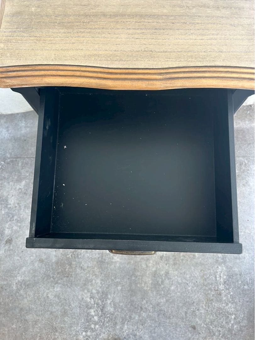 黒い木製クラシックキャビネット