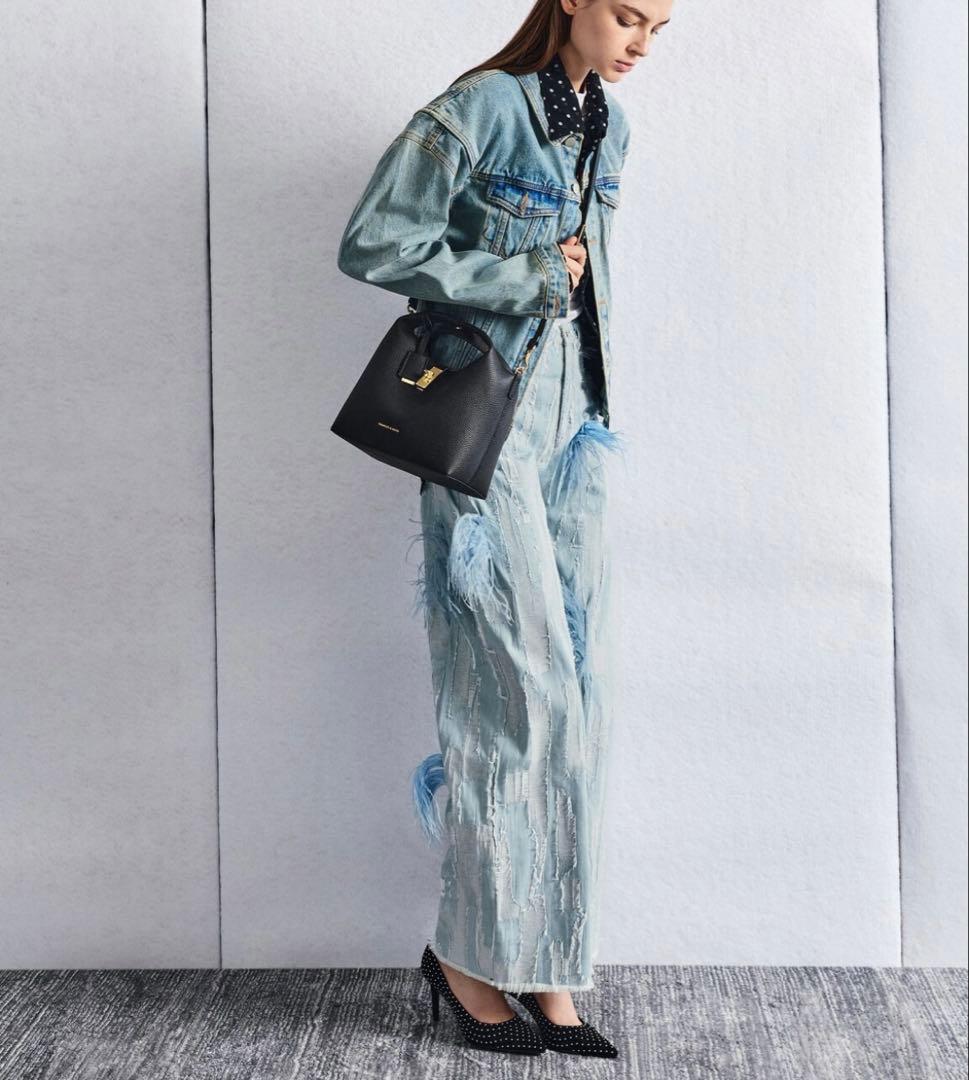 CHARLES & KEITH チャンス メタリックアクセントバケットバッグ