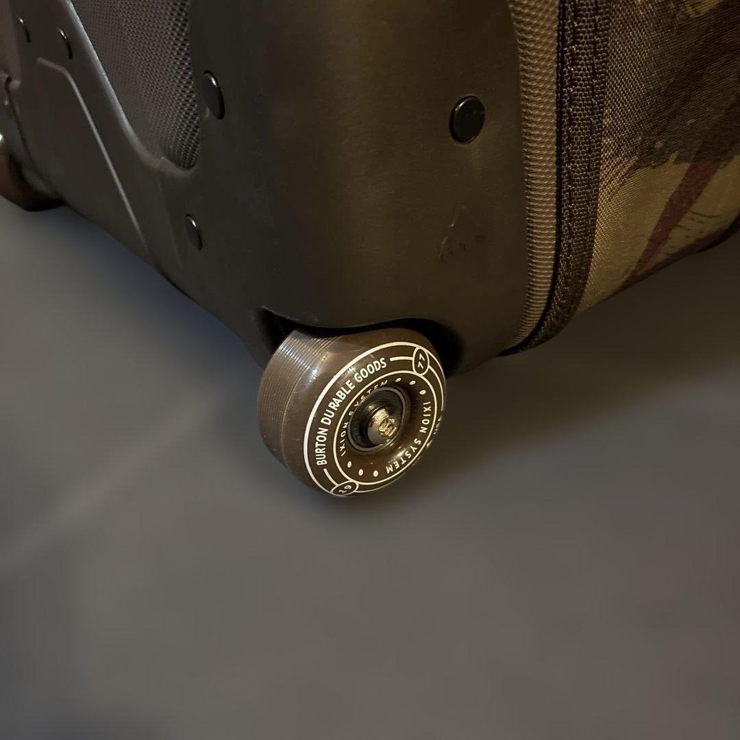 未使用品　Burton カモフラージュ キャリーケース　TSAおまけ付き　86L