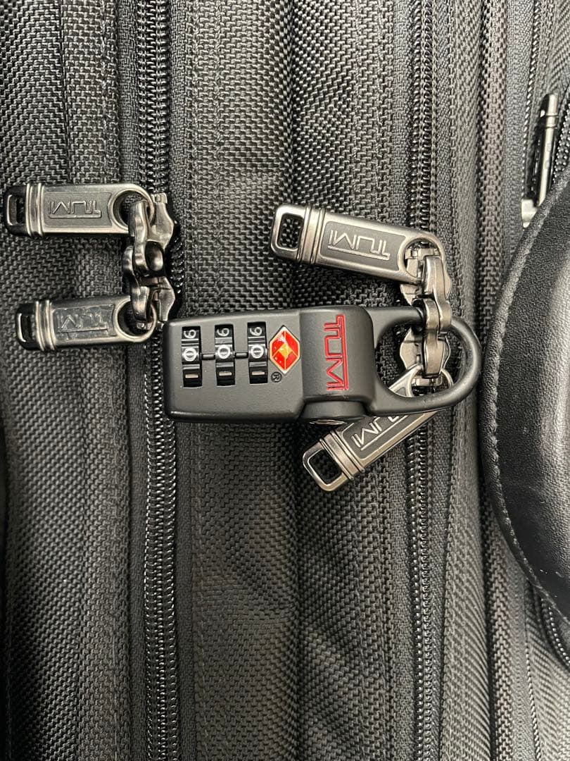 未使用級⭐️ トゥミ　26104D4 キャリーバッグ　3気室　ナイロン　ブラック