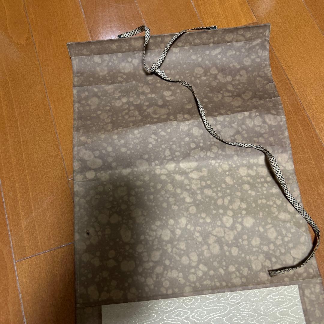 草花と虎の掛軸　戦前築の実家より