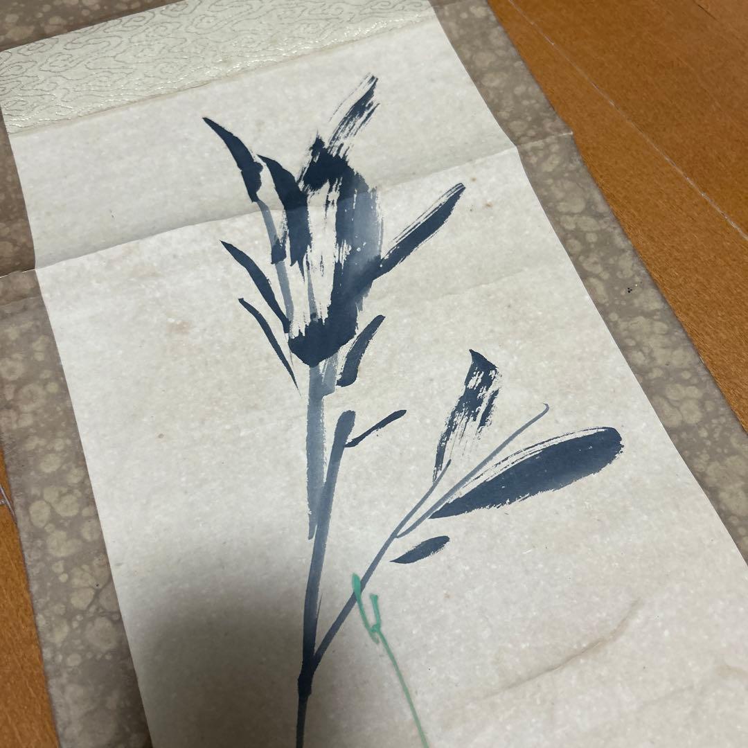 草花と虎の掛軸　戦前築の実家より