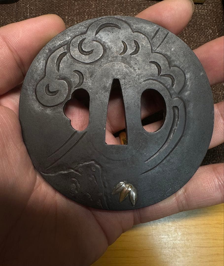 鉄地　鍔　つば　虎　金象嵌　骨董古美術