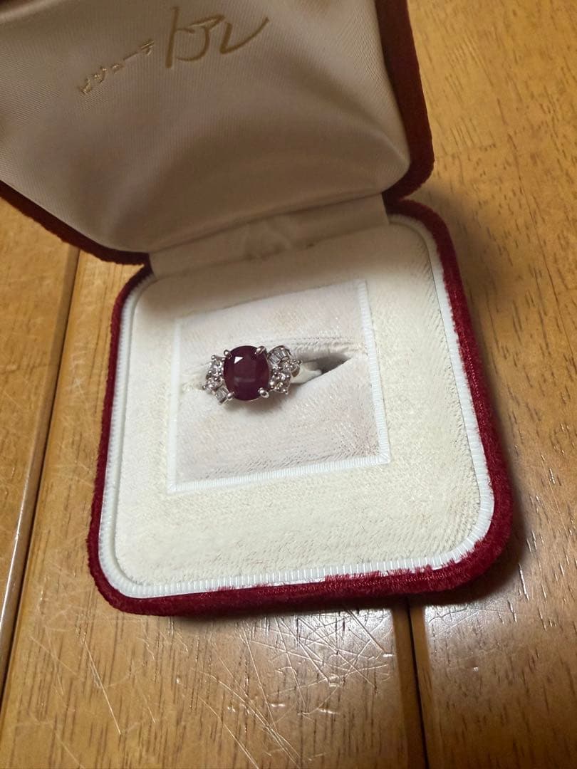 ルビー色 ストーン付きリング pt900