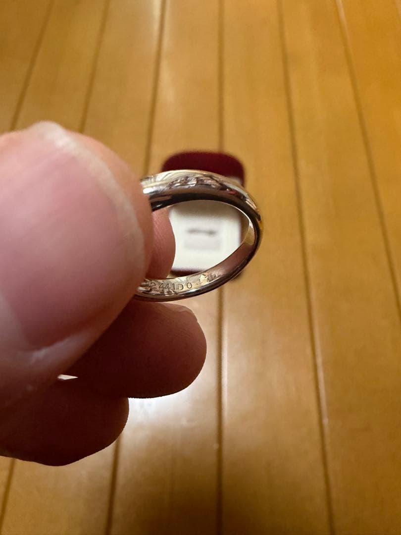 ルビー色 ストーン付きリング pt900