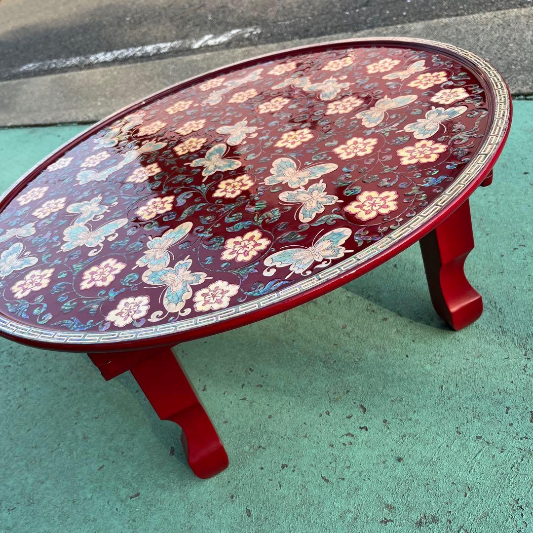 貝細工装飾の赤い漆器風工芸品