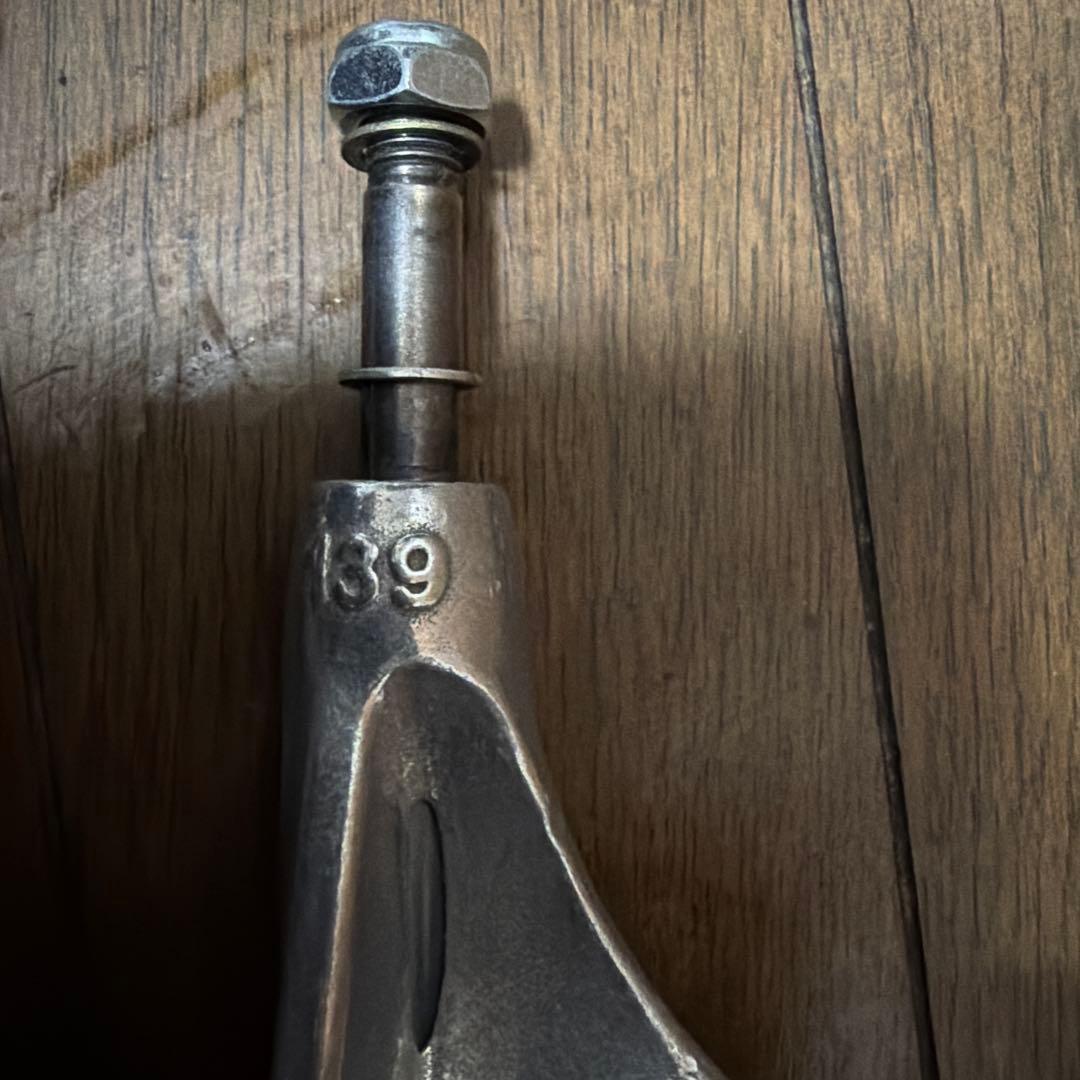 Independent 139 Stage 11 Titanium トラック