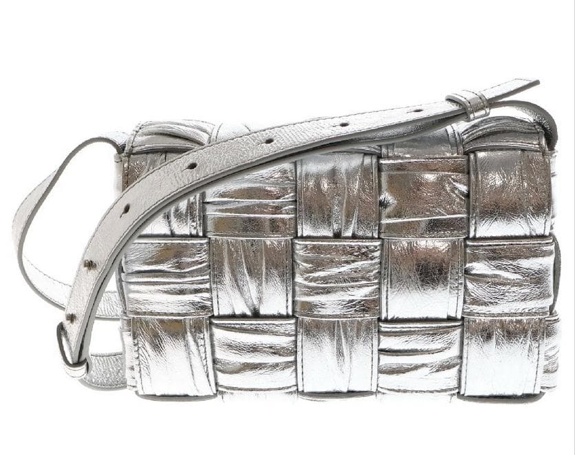 ボッテガヴェネタ　イントレチャート　シルバーショルダーバッグ