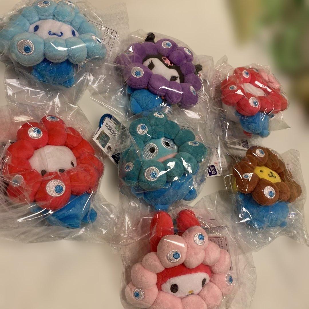 ミャクミャクなりきりぬいぐるみ　サンリオ　キティなど7種