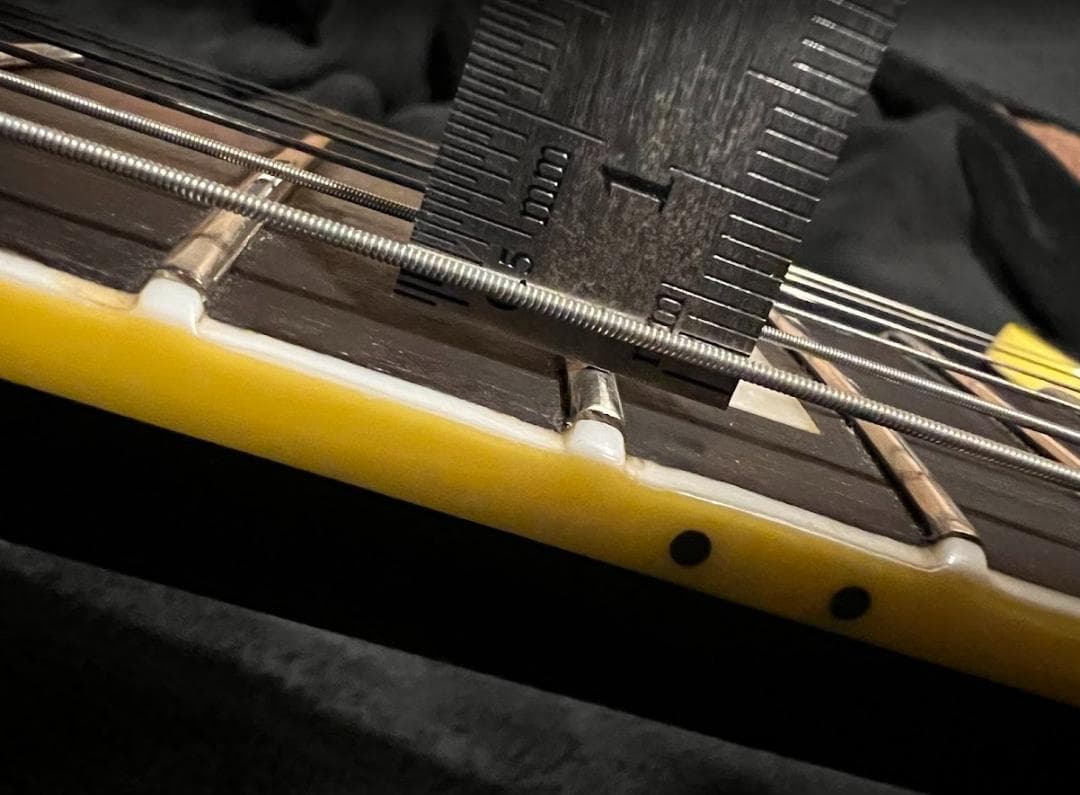 ノーブランド　ES335タイプセミホロウ（ｆホール無し）ギター傷多め・不具合無し