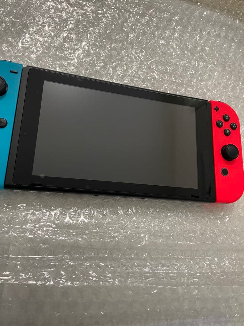 Nintendo Switch 本体 Joy-Con付き。　異音します！