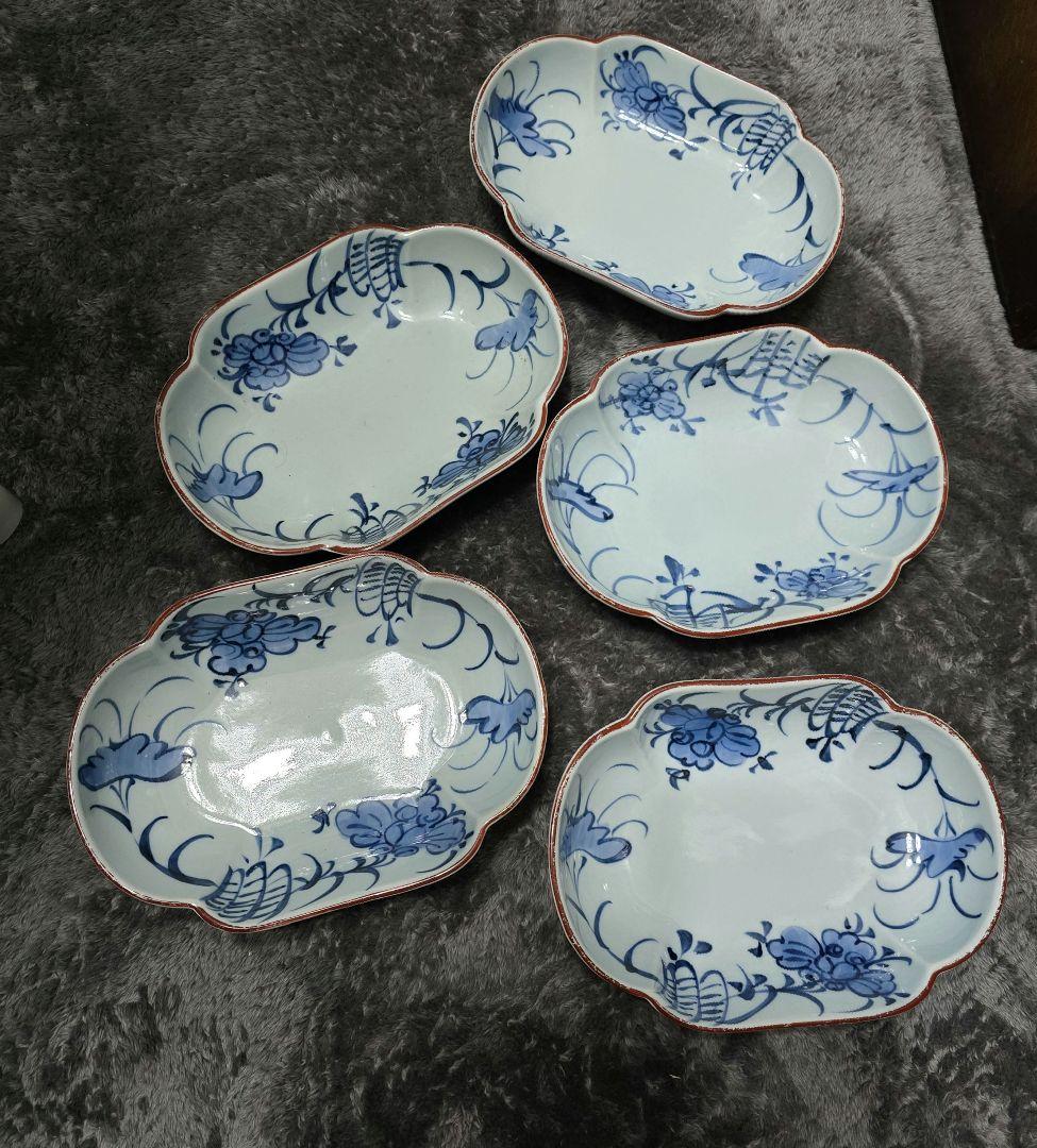 古伊万里の伊万里焼の染め付けがあり美しいお皿です