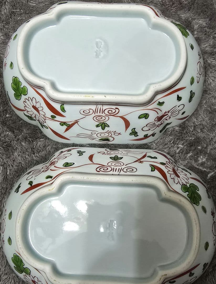 古伊万里の伊万里焼の染め付けがあり美しいお皿です