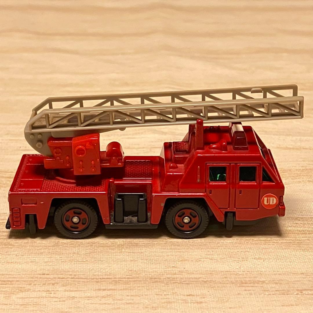 トミカ 日産ディーゼル ハシゴ付き消防車 UDシール No.22.43