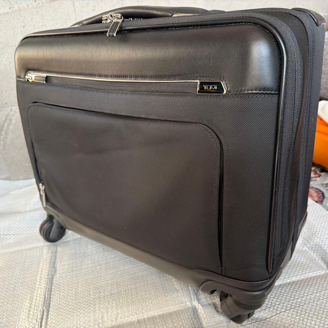 TUMI コンパクト・4ウィール・ブリーフ