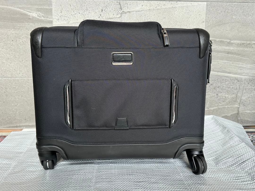 TUMI コンパクト・4ウィール・ブリーフ