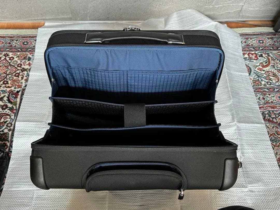 TUMI コンパクト・4ウィール・ブリーフ