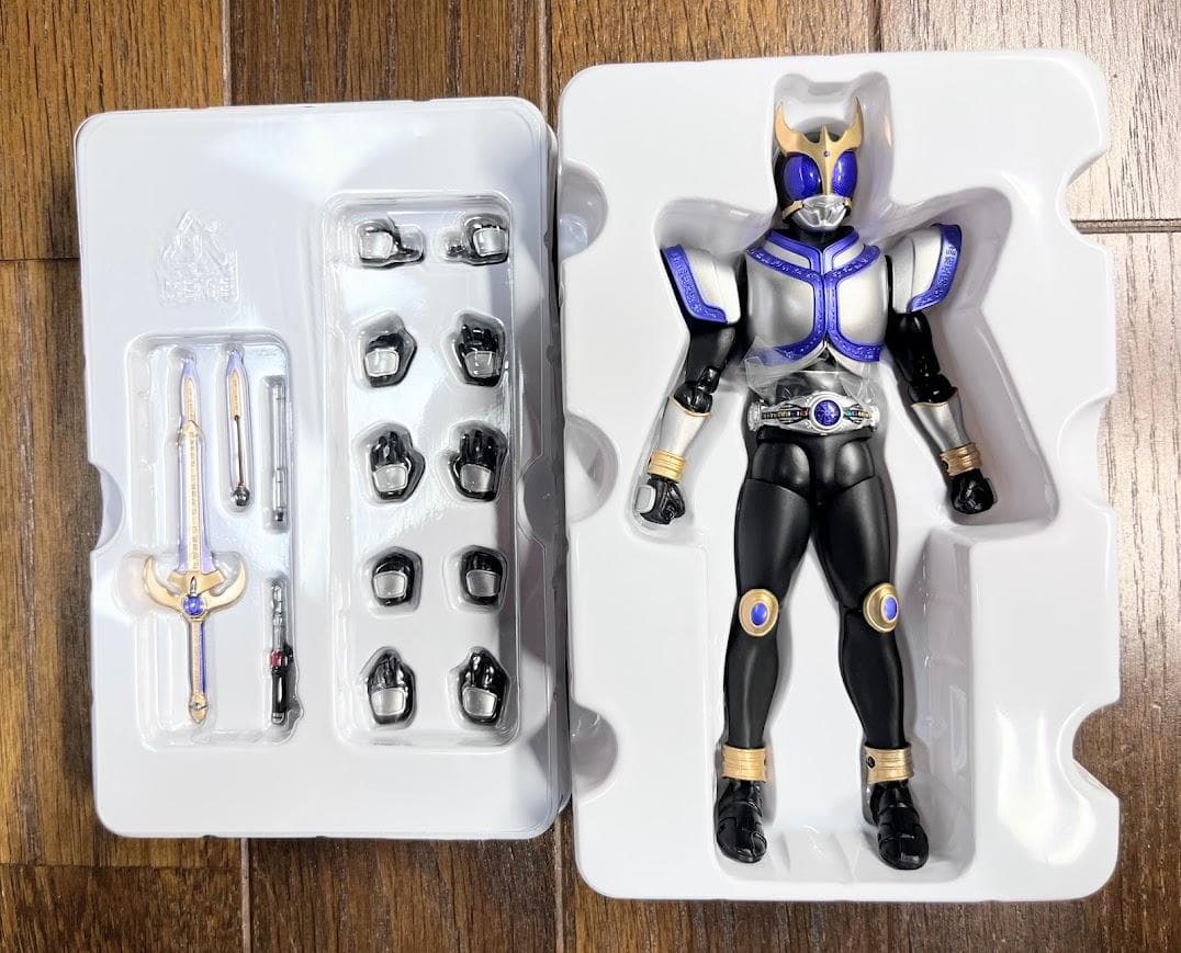 【美品】　真骨彫製法　仮面ライダークウガ タイタン