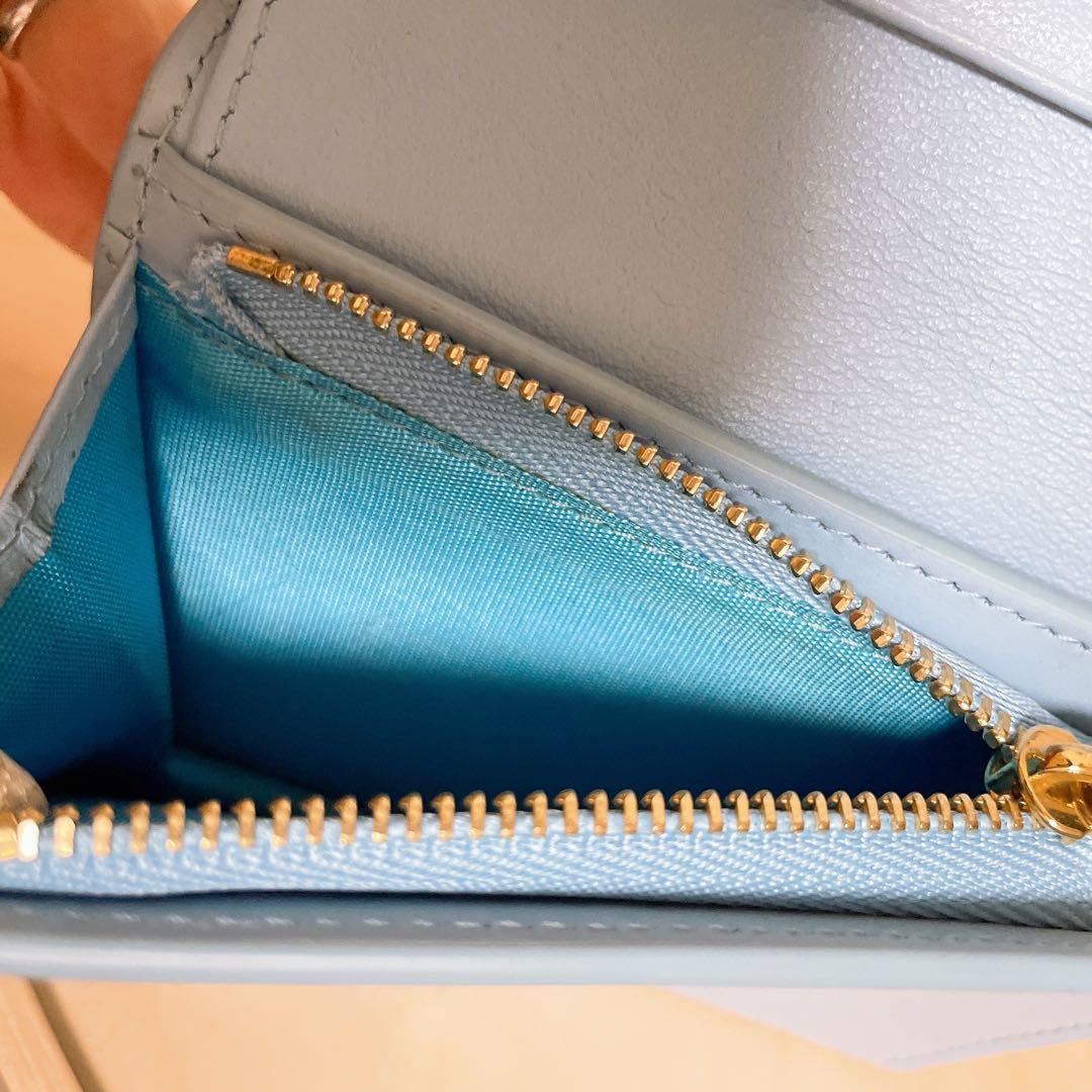 FERRAGAMO 二つ折り ハグ コンパクトウォレット ミニ財布 oggi掲載