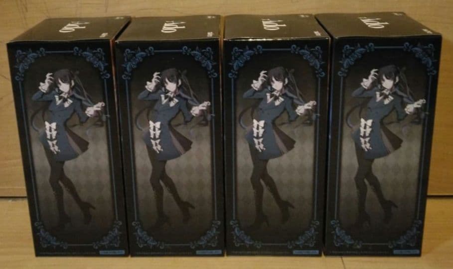 ラウンドワン限定『 Adoフィギュア 4点 + ペンライトケース 』2点セット