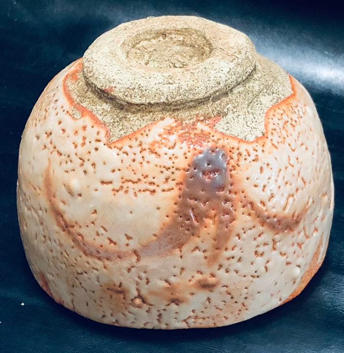 究極の美◼️蔵から美しい夕焼け色に鈴蘭が描かれた抹茶茶碗が出てきました。茶道具