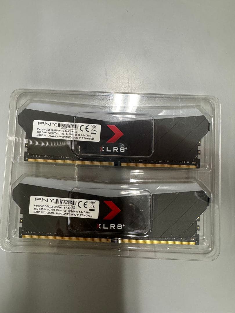 XLR8 16GB 4200MHz DDR4 メモリ