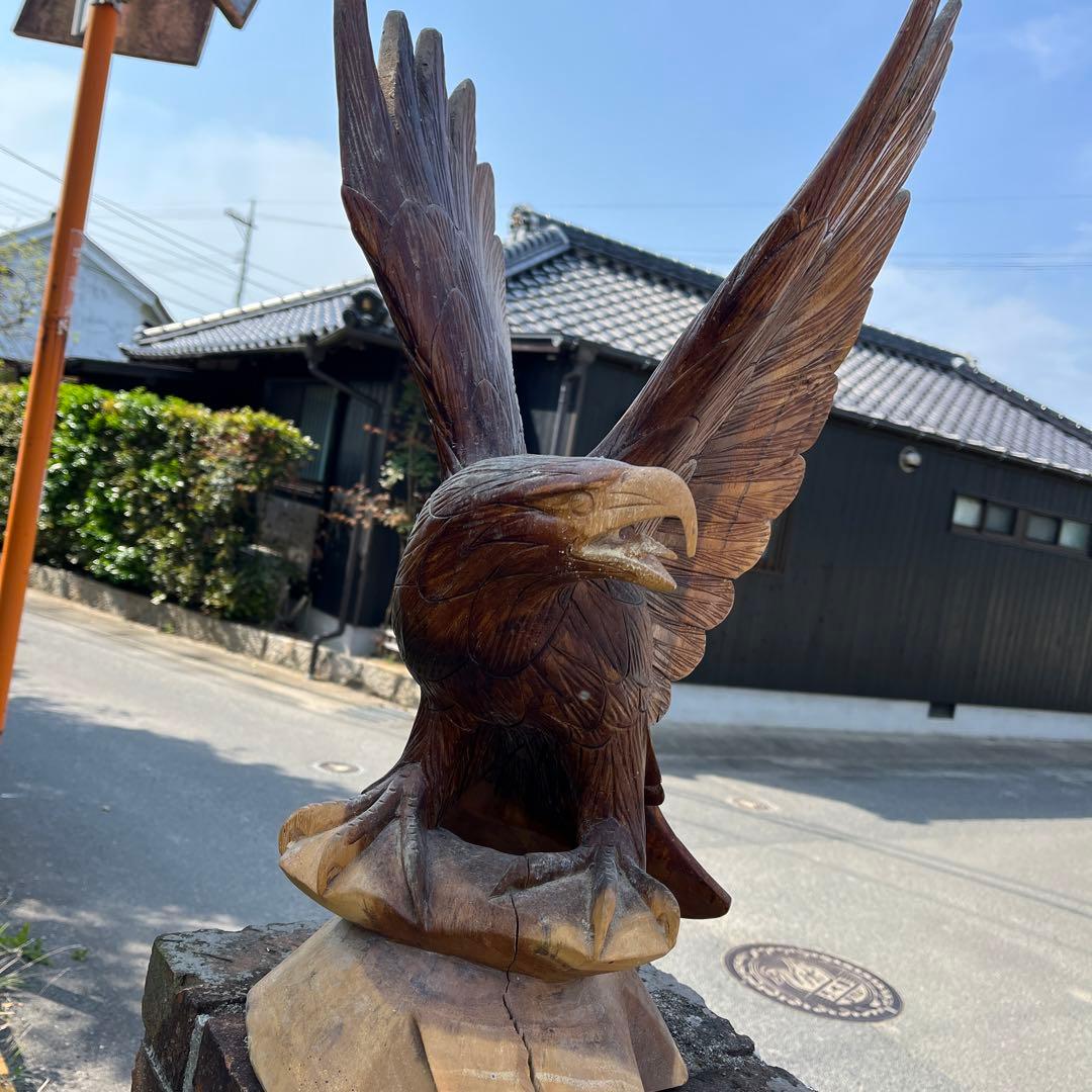 鷹の置物　車の置物　自転車の置物