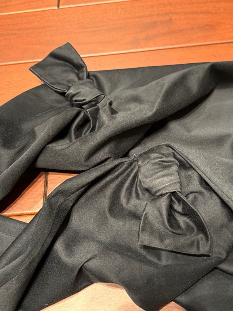 グッチ　トムフォード　フレアパンツ 膝リボン