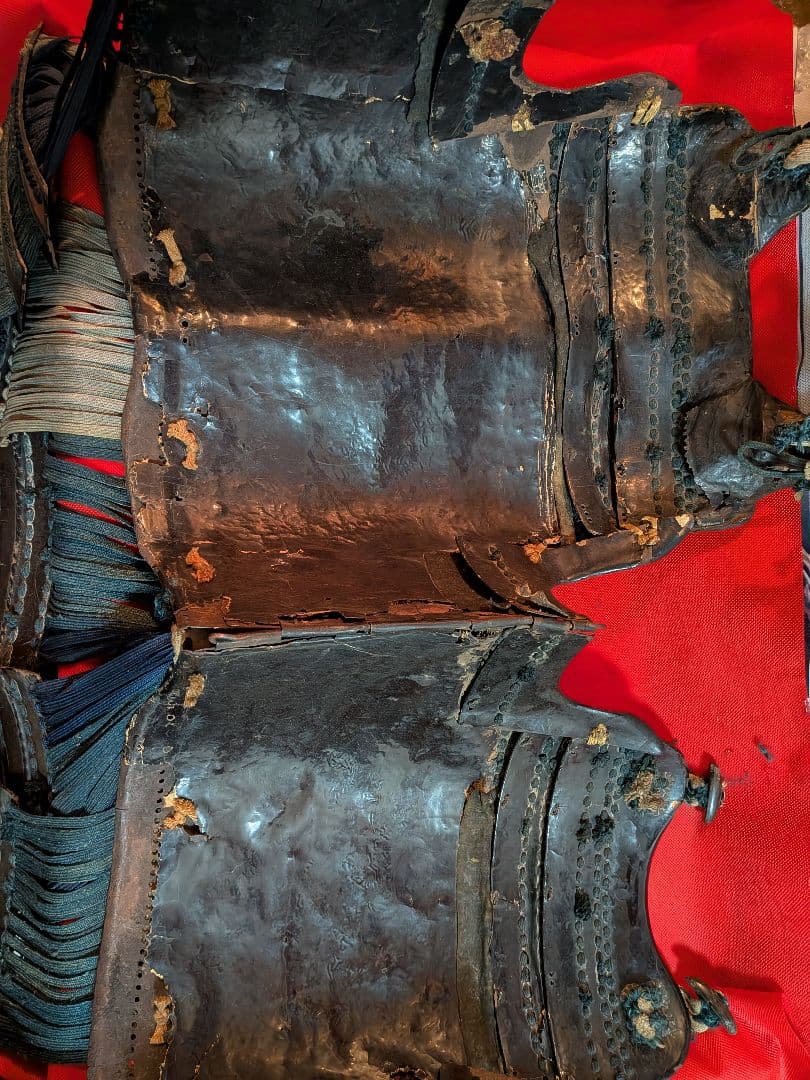 戦国末期〜江戸時代中期頃時代本歌武家着用実戦鎧凄まじい迫力鉄地鎧胴袖鎧櫃付当時物