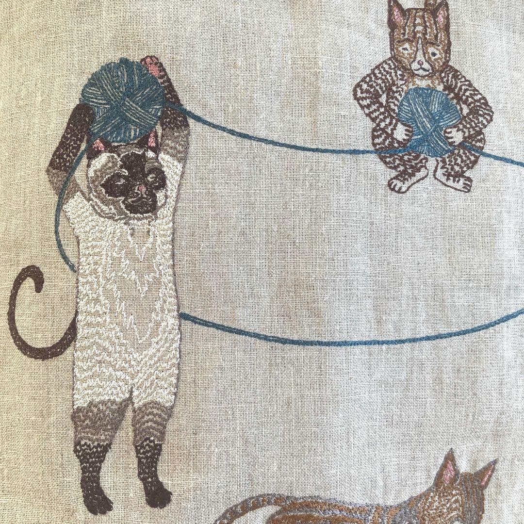 Coral&Tusk クッションカバー　Prayful Cats