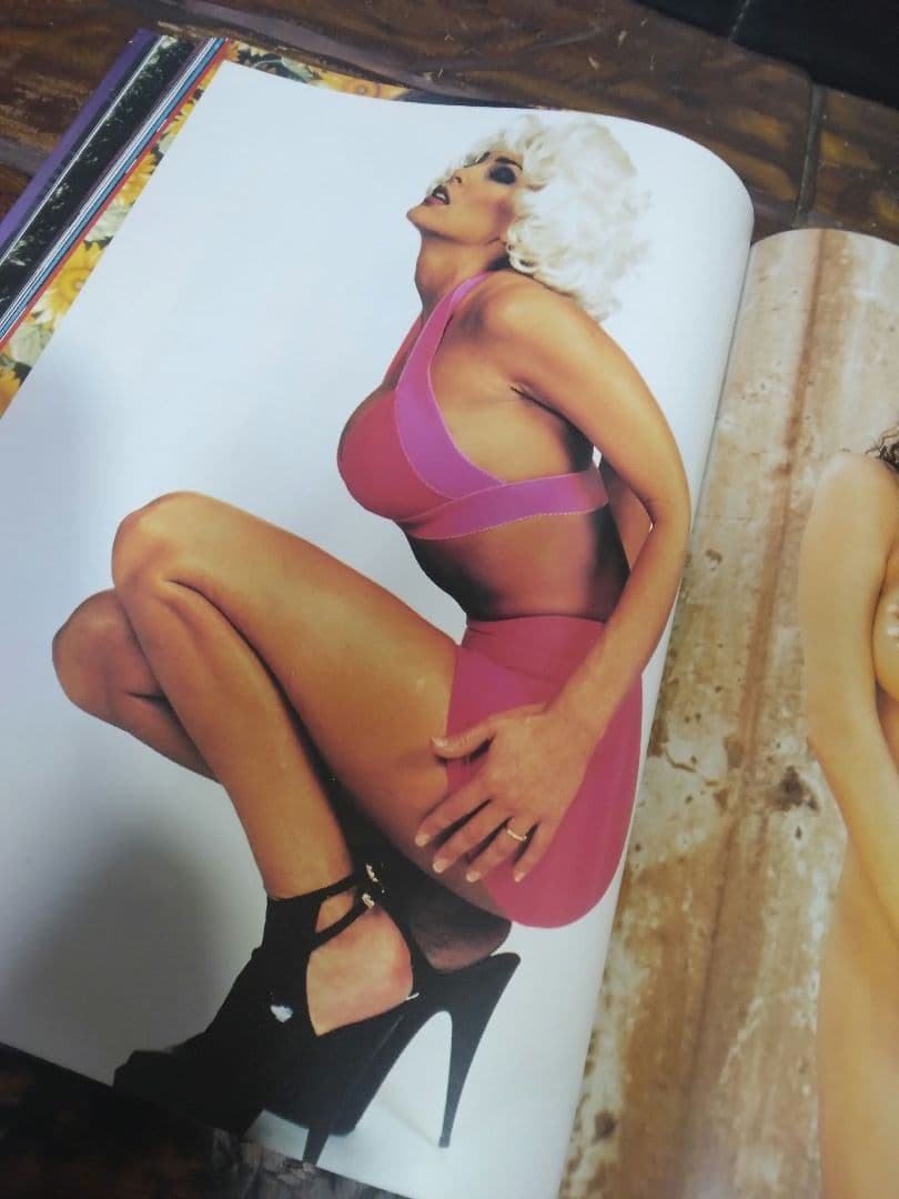 直筆サイン入り　アート　写真集　ジュリー　ストレイン　ヘビーメタル イラスト