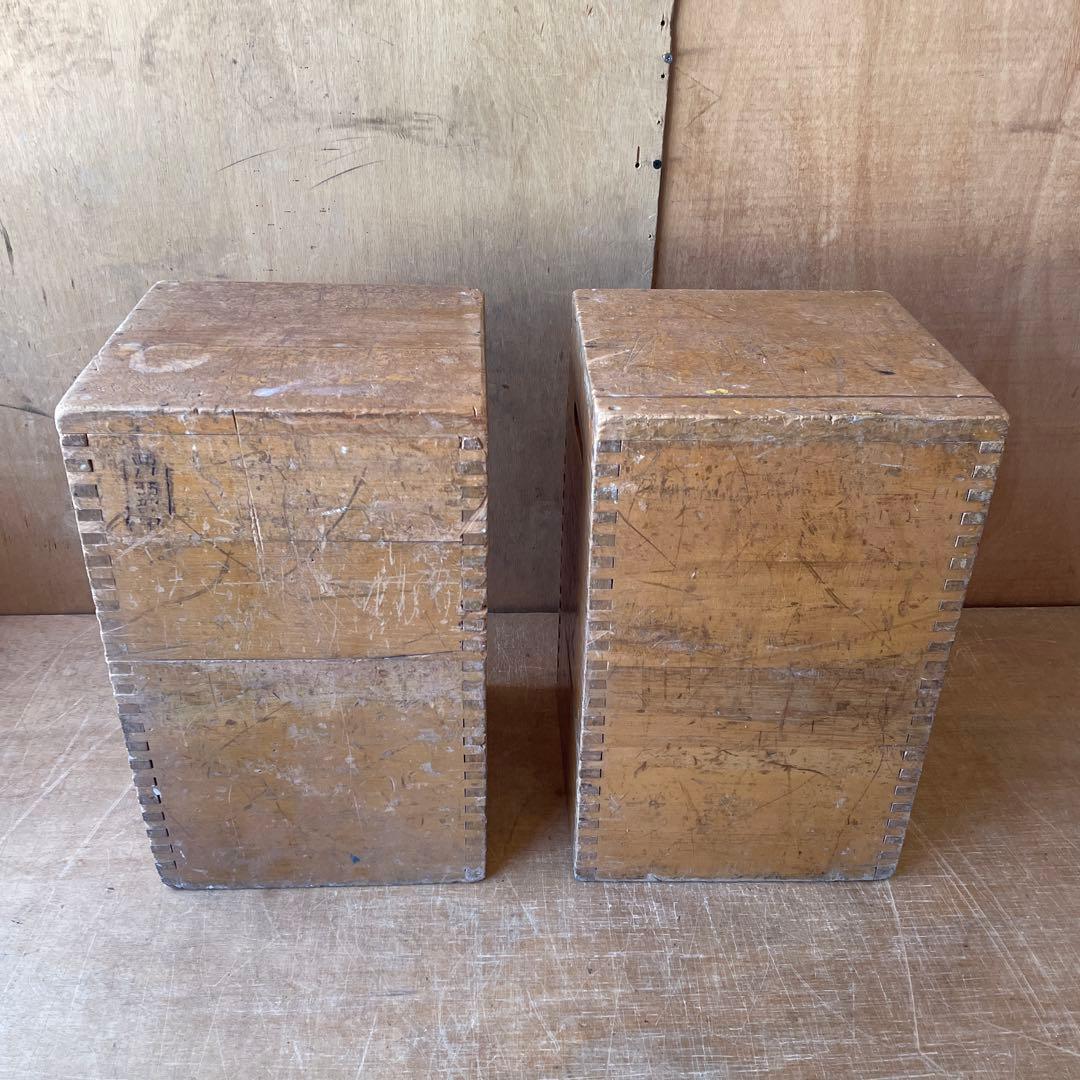 図工室の椅子　2脚　角スツール　アンティーク　レトロ