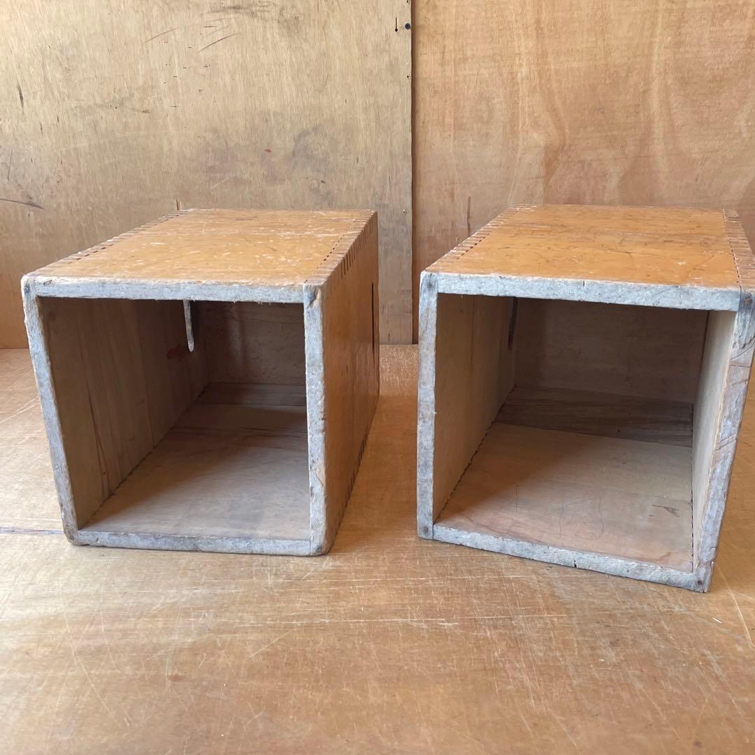 図工室の椅子　2脚　角スツール　アンティーク　レトロ