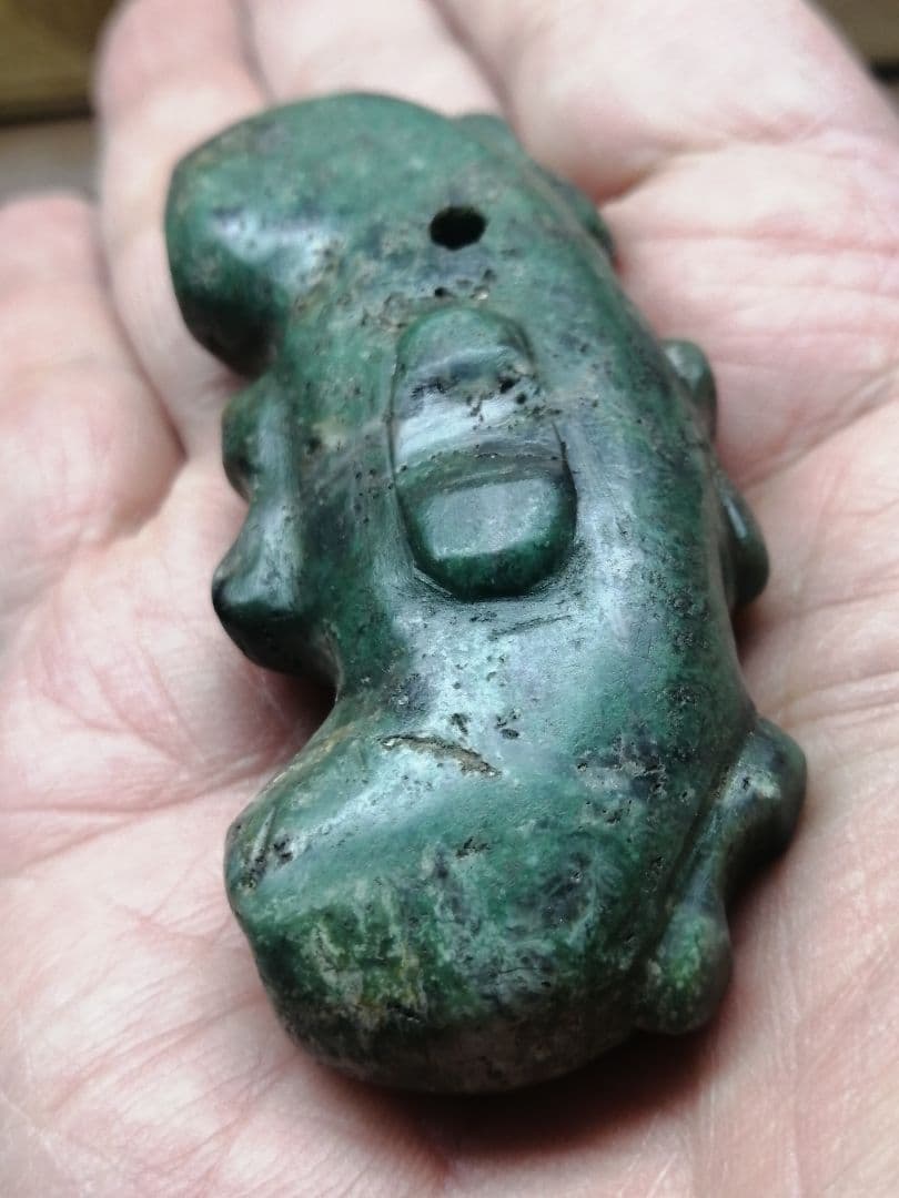 ★古墳期『蛇紋子持勾玉』出土品。大型勾玉　7.0cm　蛇紋石　凄い迫力があります