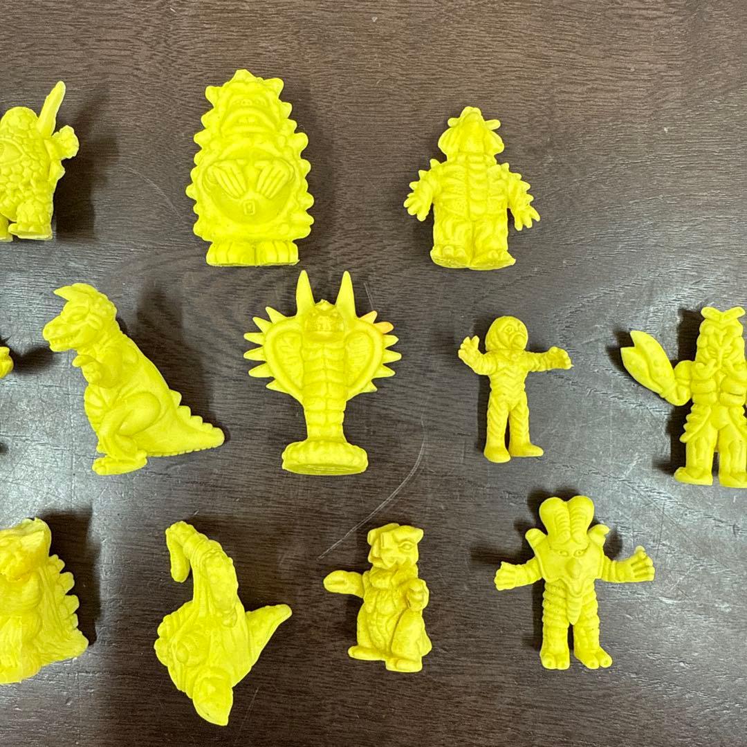 ウルトラマン　怪獣消しゴム　円谷プロ　黄色　イエロー